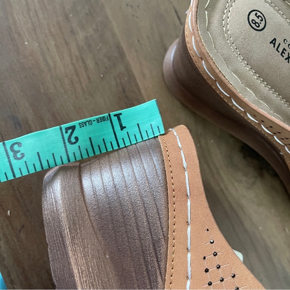 NEW Alexis Bendel Women's Mid-Heel Comfort Flower Thong Wedge tan - Picture 6 of 10